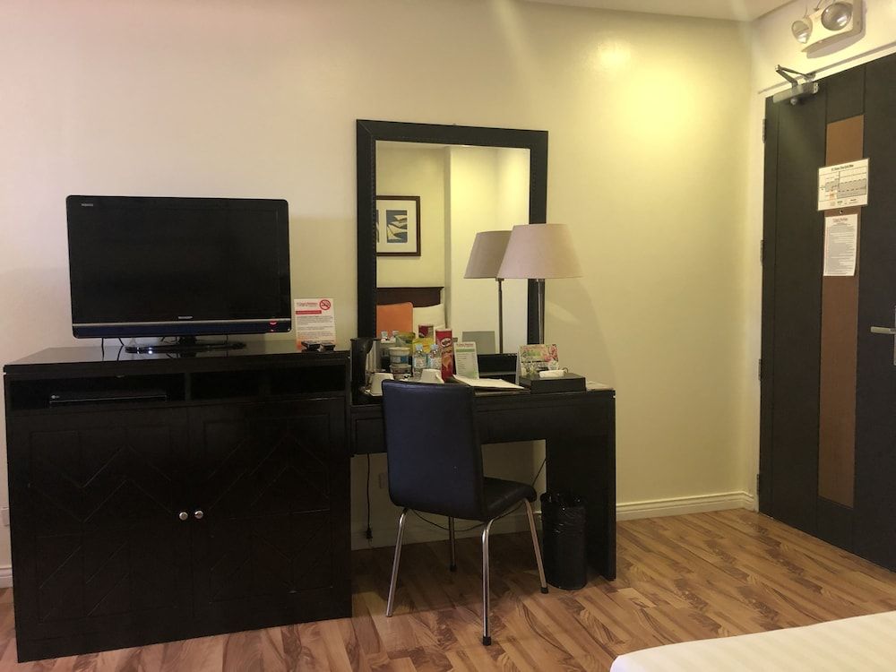 Court Meridian Hotel and Suites Super Deluxe Queen 8