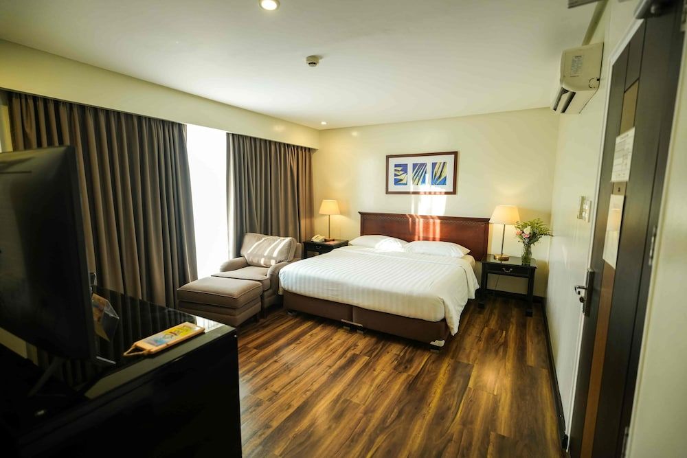Court Meridian Hotel and Suites Super Deluxe with Veranda King