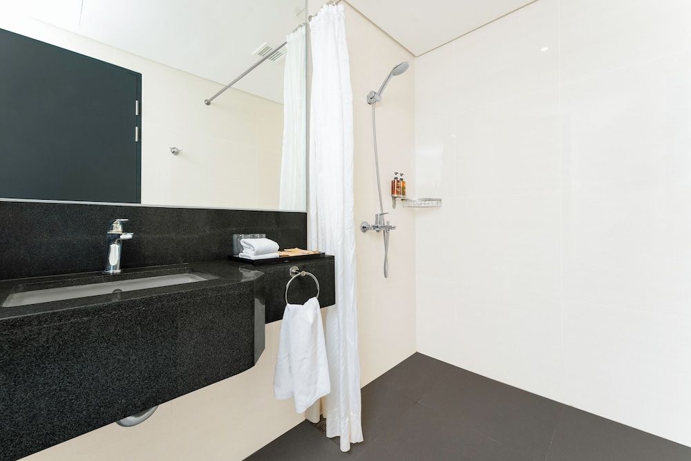 Savoy Hotel Mactan Cebu near Newtown Beach Deluxe Premier Room 4