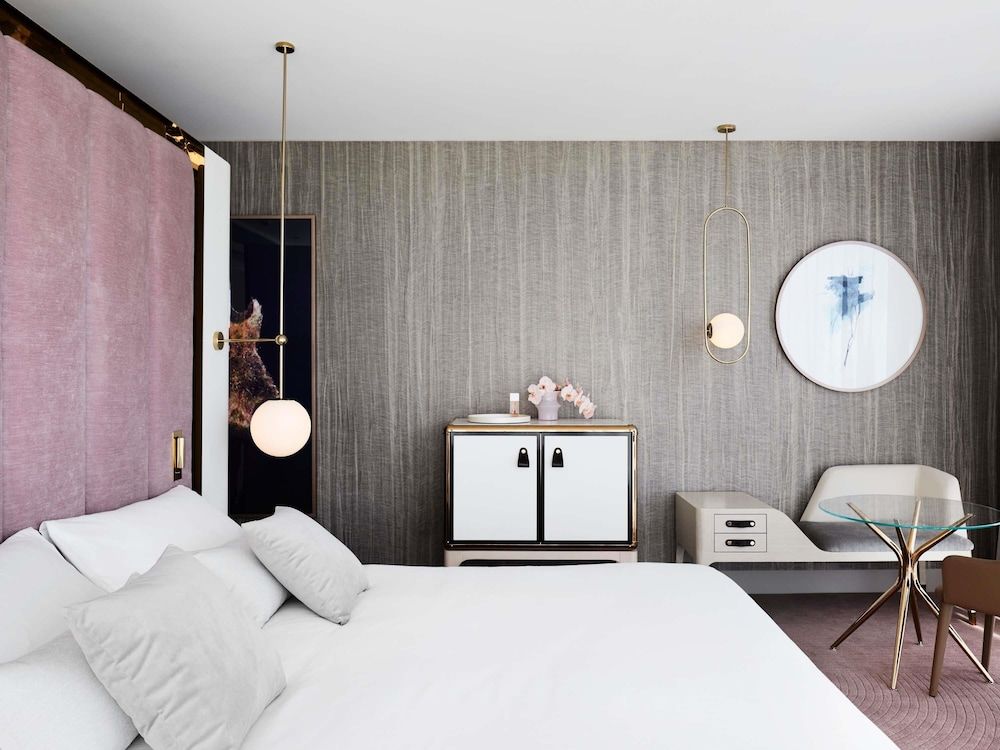 Deluxe Suite, 1 King Bed