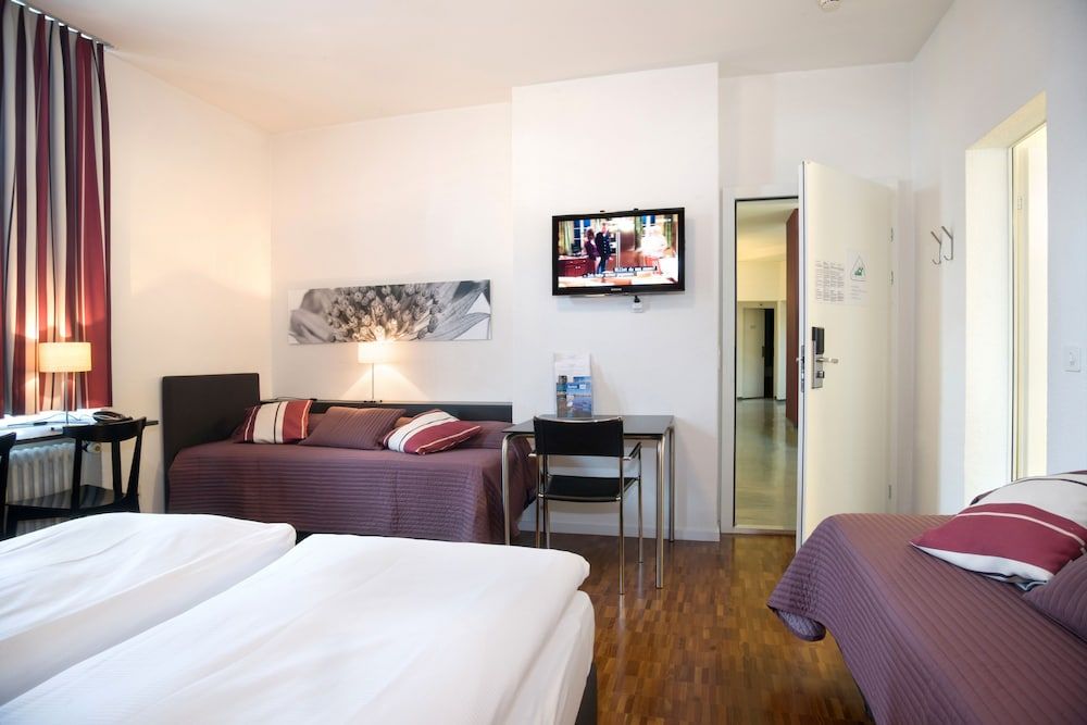 Hotel Hottingen Standard Quadruple Room 3