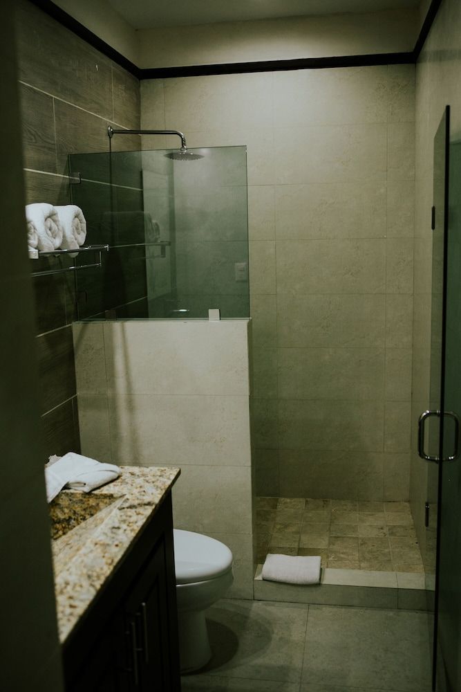 Diamond Bay Superior Suite, 2 Queen Beds, Non Smoking, 2 Bathrooms 4