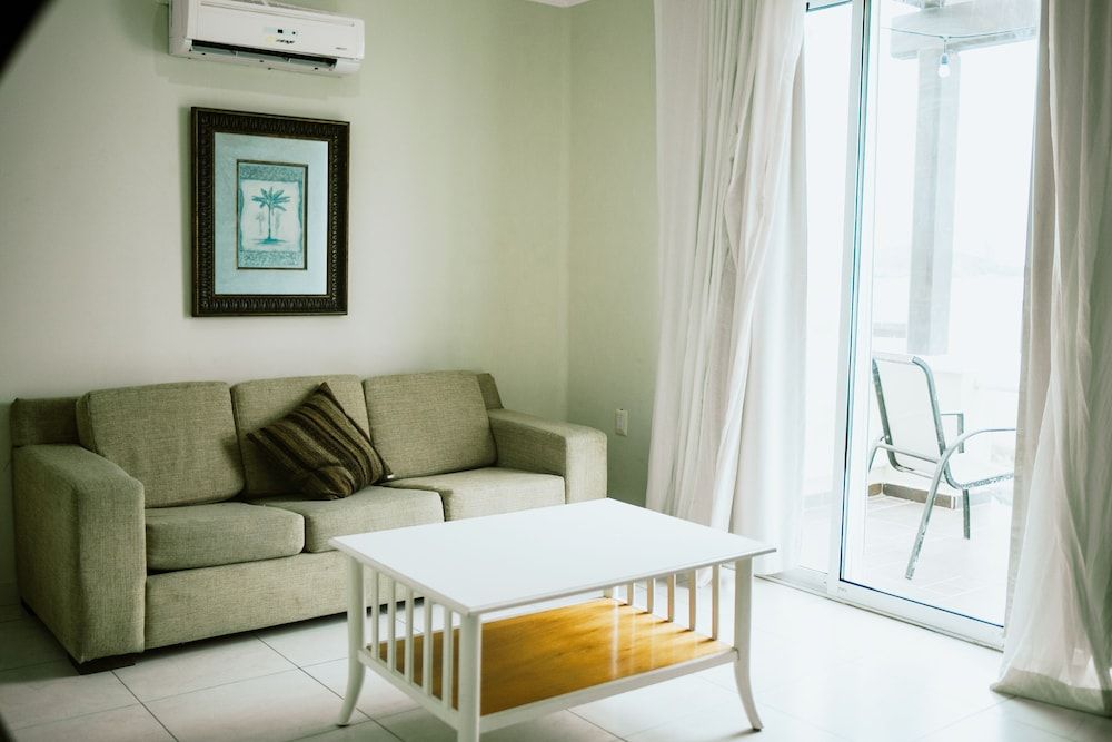 Diamond Bay Deluxe Suite 6