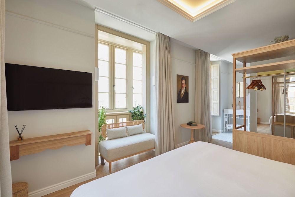 ICON Malabar Deluxe Double Room 6