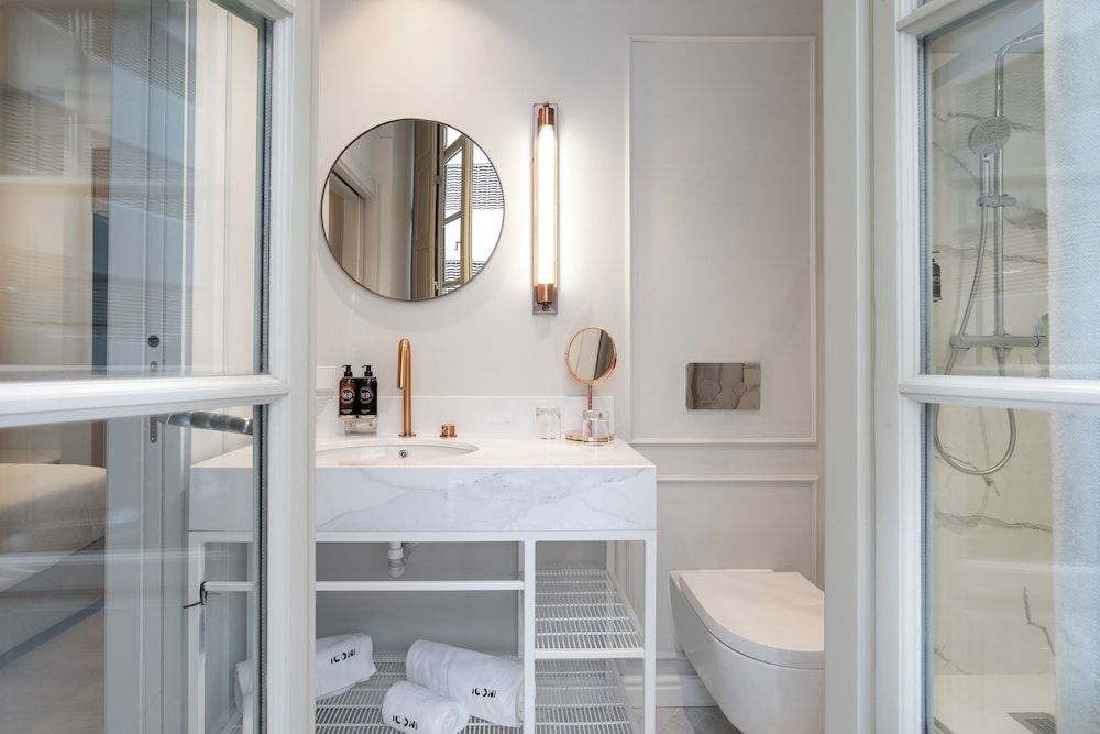 ICON Malabar Standard Double Room 6