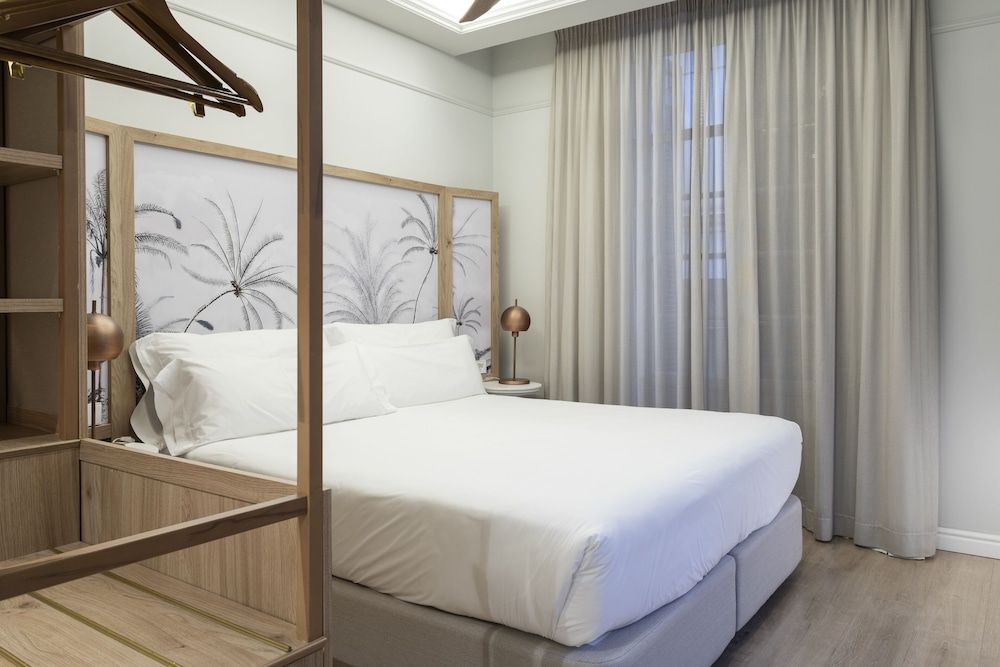 ICON Malabar Deluxe Double Room