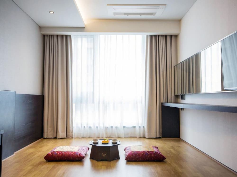 Gloucester Hotel Jeju Room (Ondol) 5
