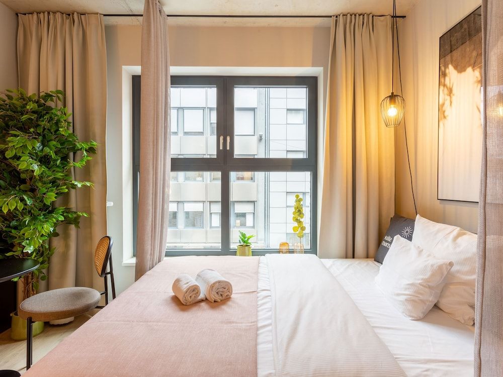 Limehome Düsseldorf Queen Room