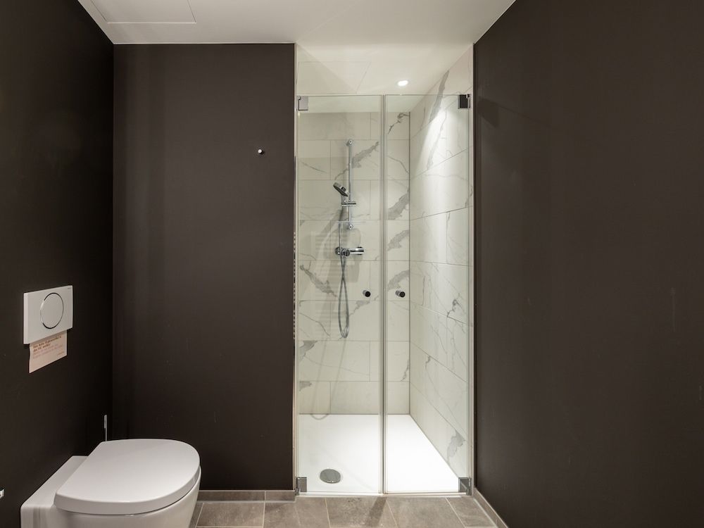 Limehome Düsseldorf Suite with sofa bed 10