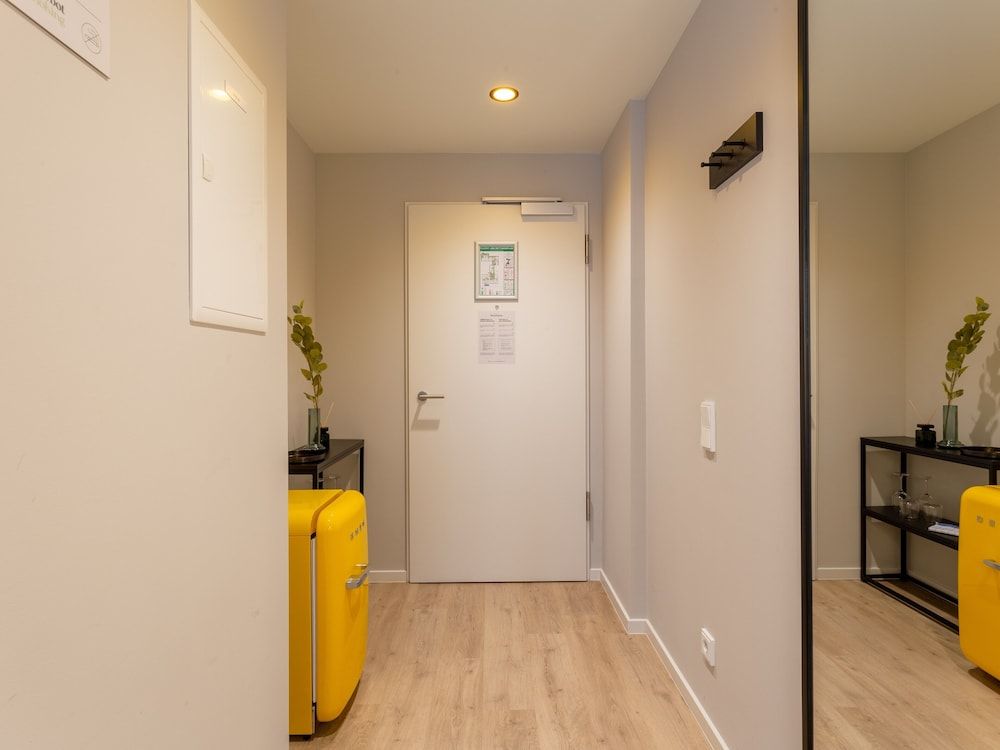 Limehome Düsseldorf Queen Room 9