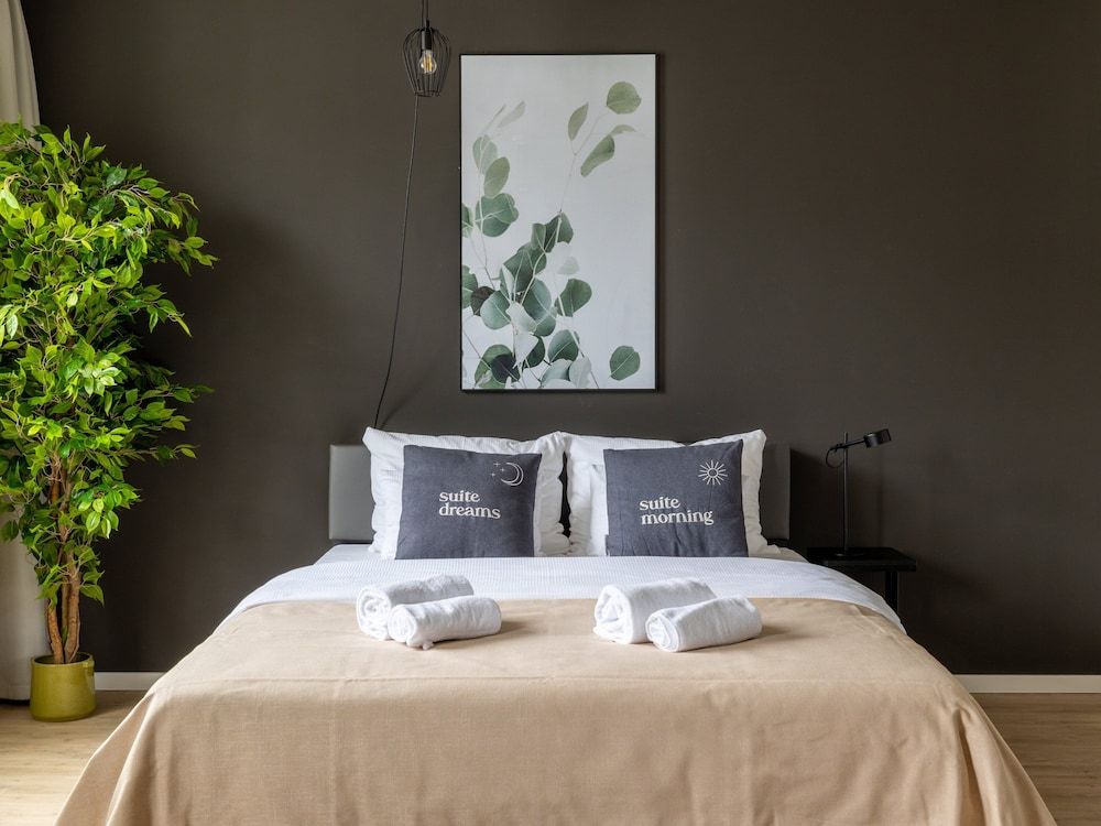 Limehome Düsseldorf Suite with sofa bed 3