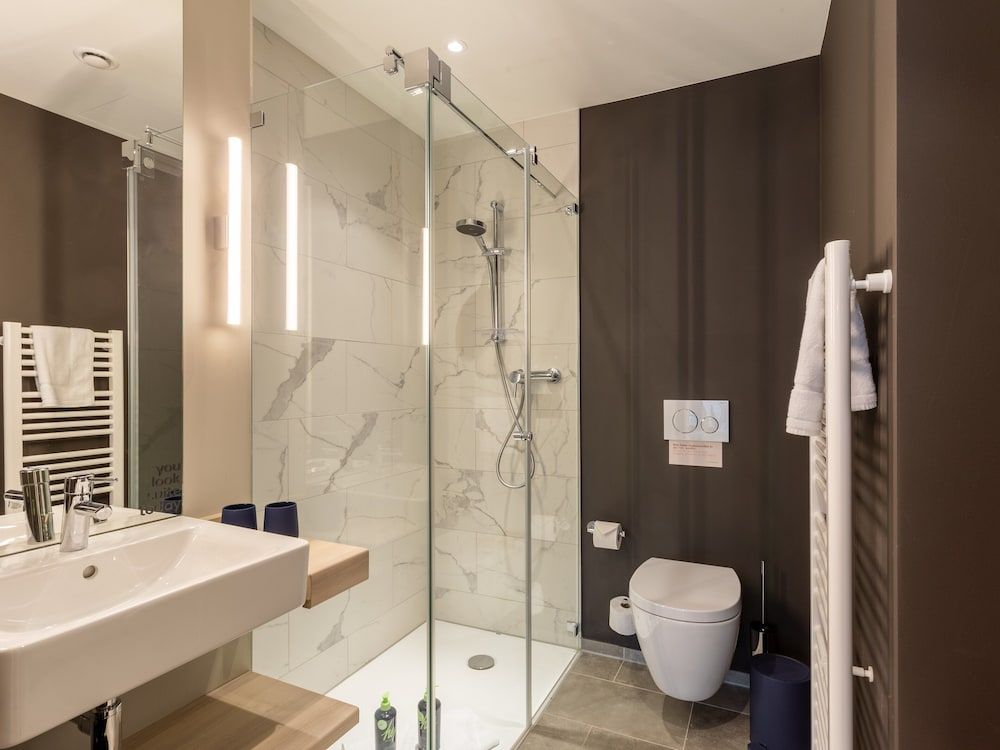 Limehome Düsseldorf Queen Room 5