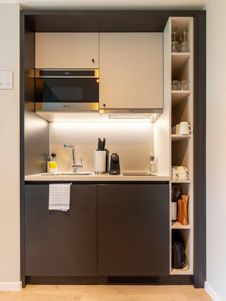 Limehome Düsseldorf Suite with sofa bed 19