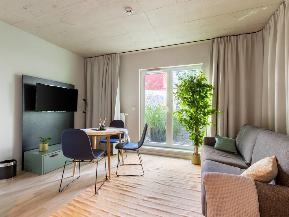 Limehome Düsseldorf Suite with sofa bed 25