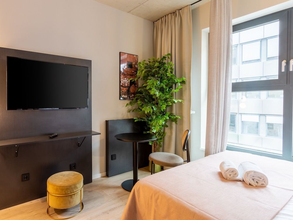 Limehome Düsseldorf Queen Room 7