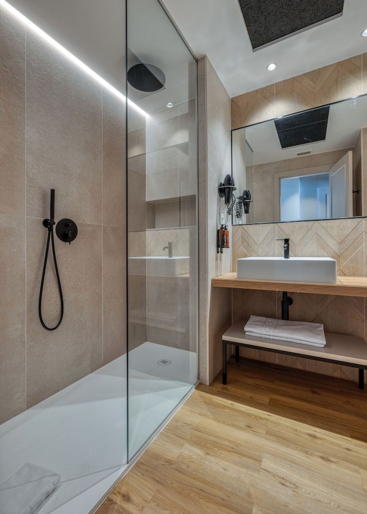 Senator Cadiz Hotel Family Double Room 3