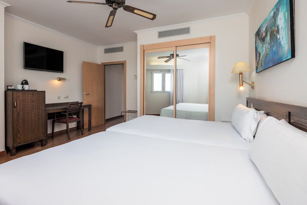 Senator Cadiz Hotel Family Double Room