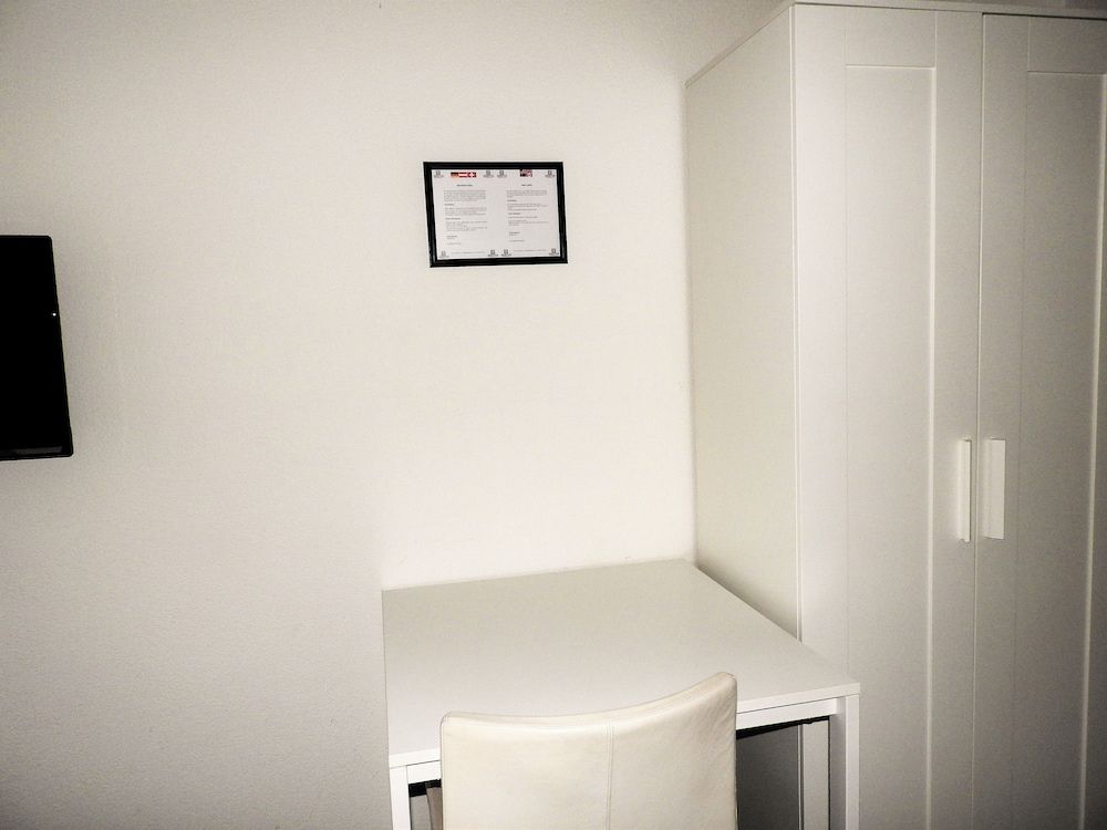 INSIDE FIVE City Apartments Studio 3