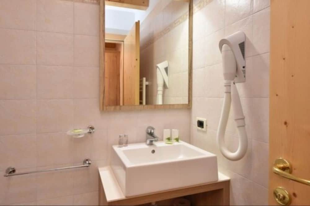 X Alp Hotel Comfort Triple Room, Balcony, Mountain View 6