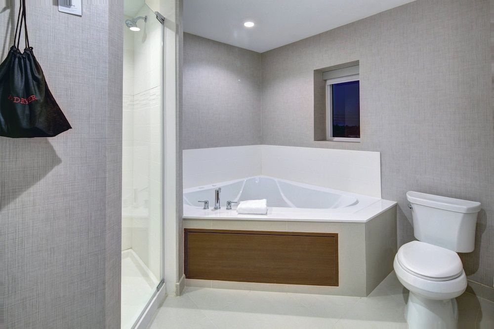 Suite, 1 Bedroom (Hearing Accessible)