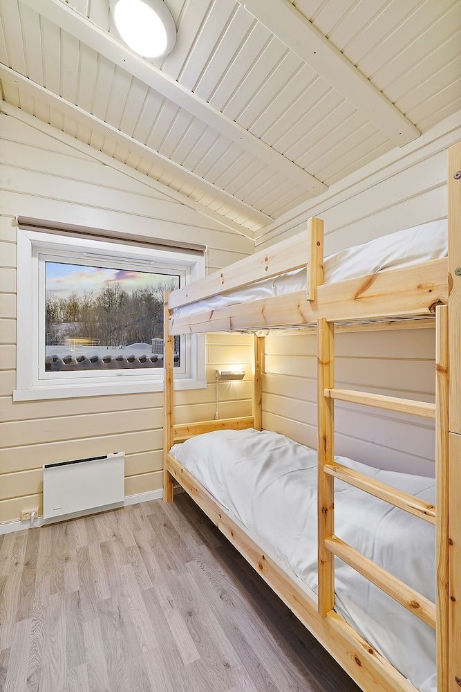 Traditional Cabin, Twin and 2 Bunk Bed, Garden View