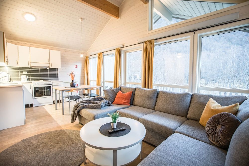 Deluxe Cabin, 1 Twin, 2 Bedroom, Garden View, Patio