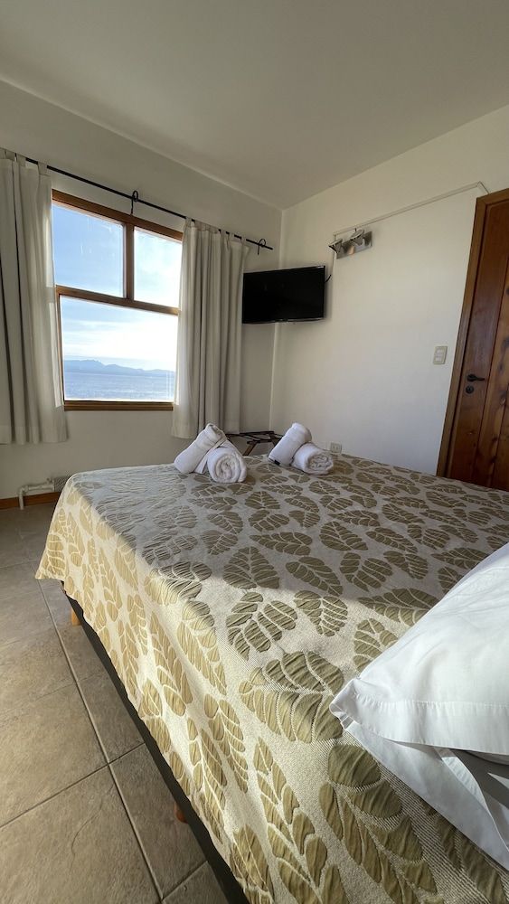 Las Gaviotas Superior Apartment, 1 Bedroom, Lake View 2