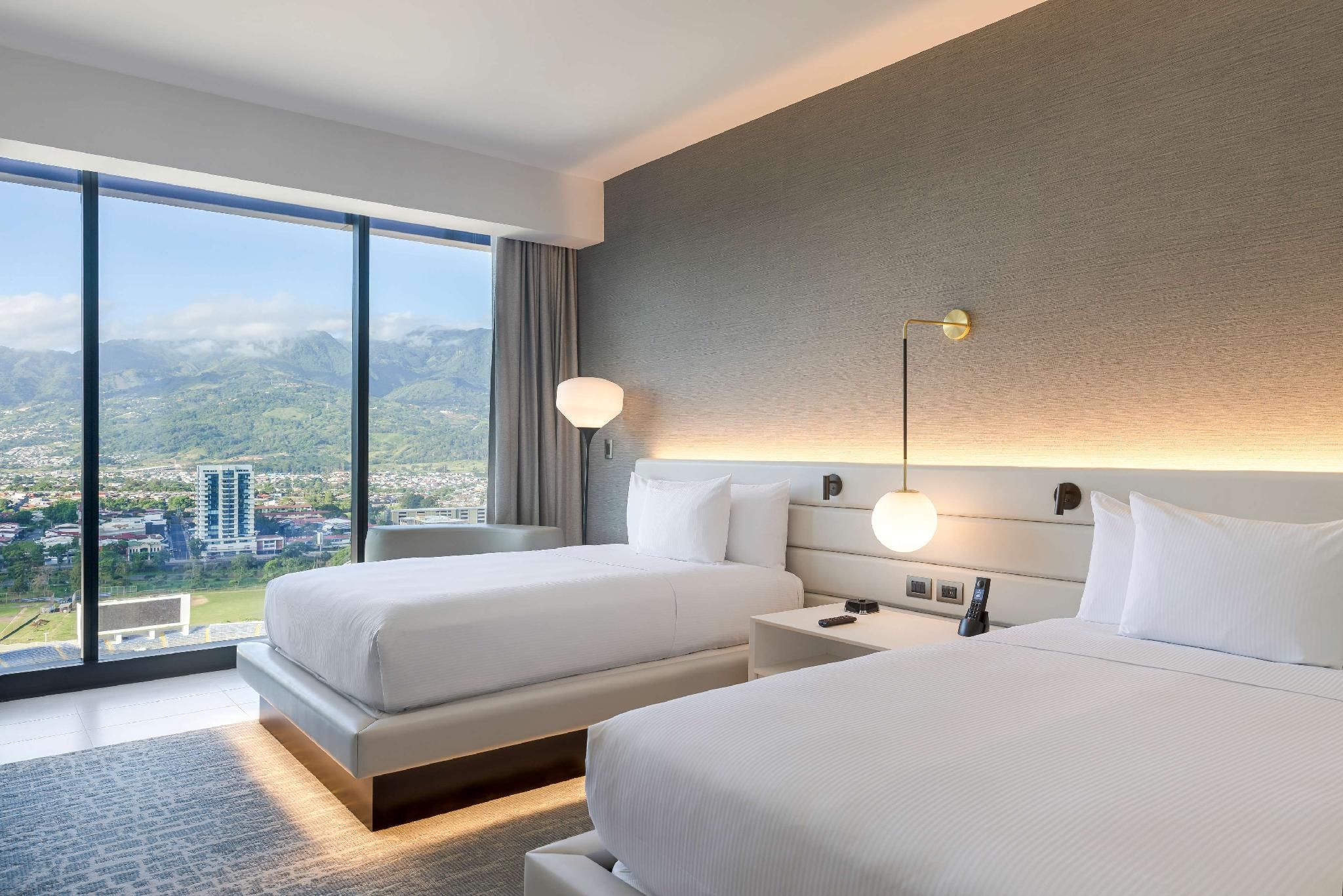 2 FULL BEDS EXECUTIVE FLOOR