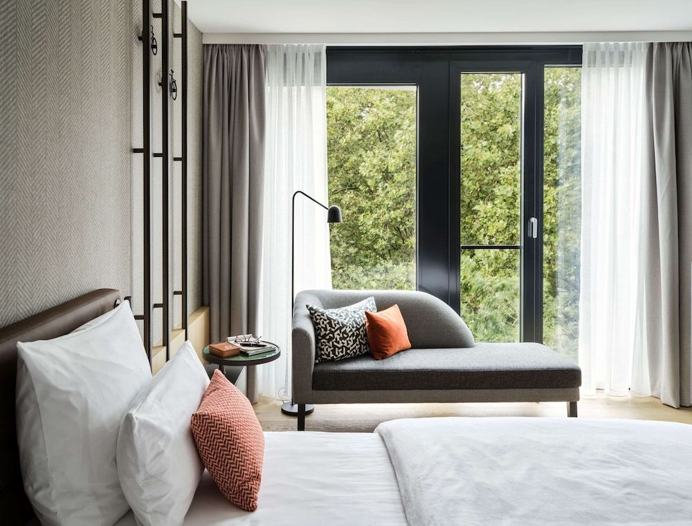 Comfort Room (Plus)