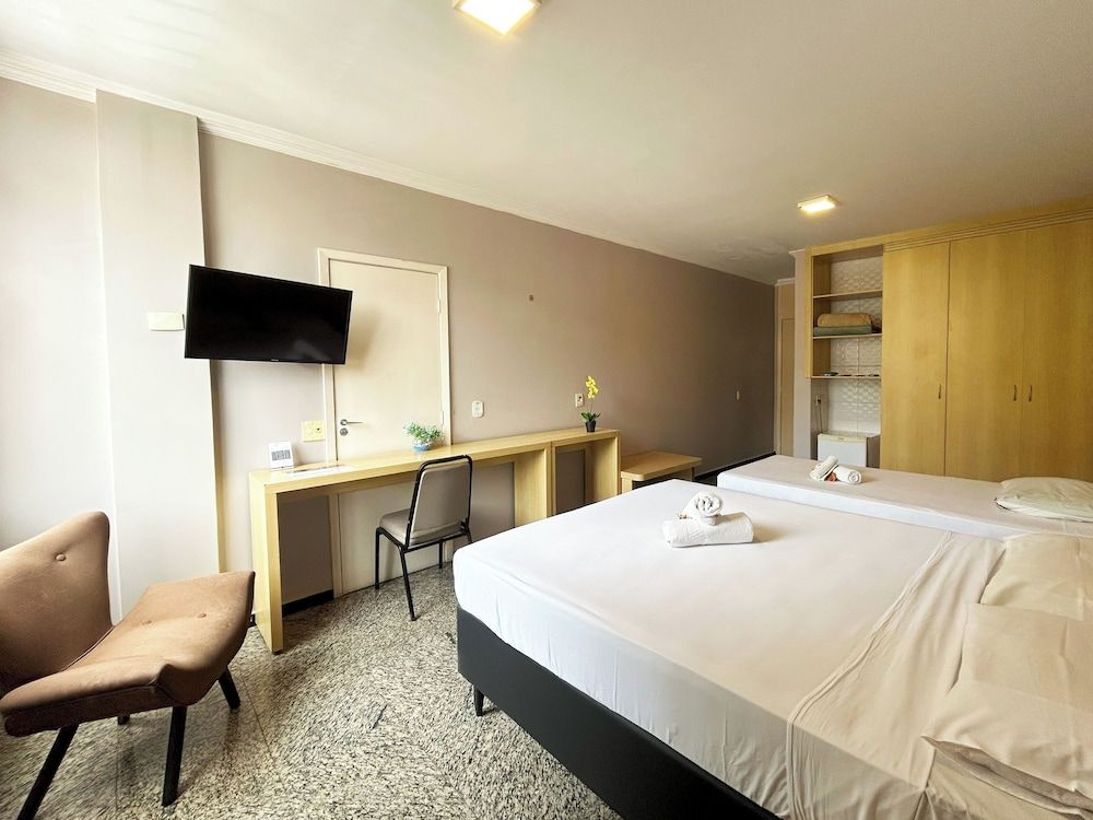 Hotel Diplomat by Bsb Inn Deluxe Triple Room 4