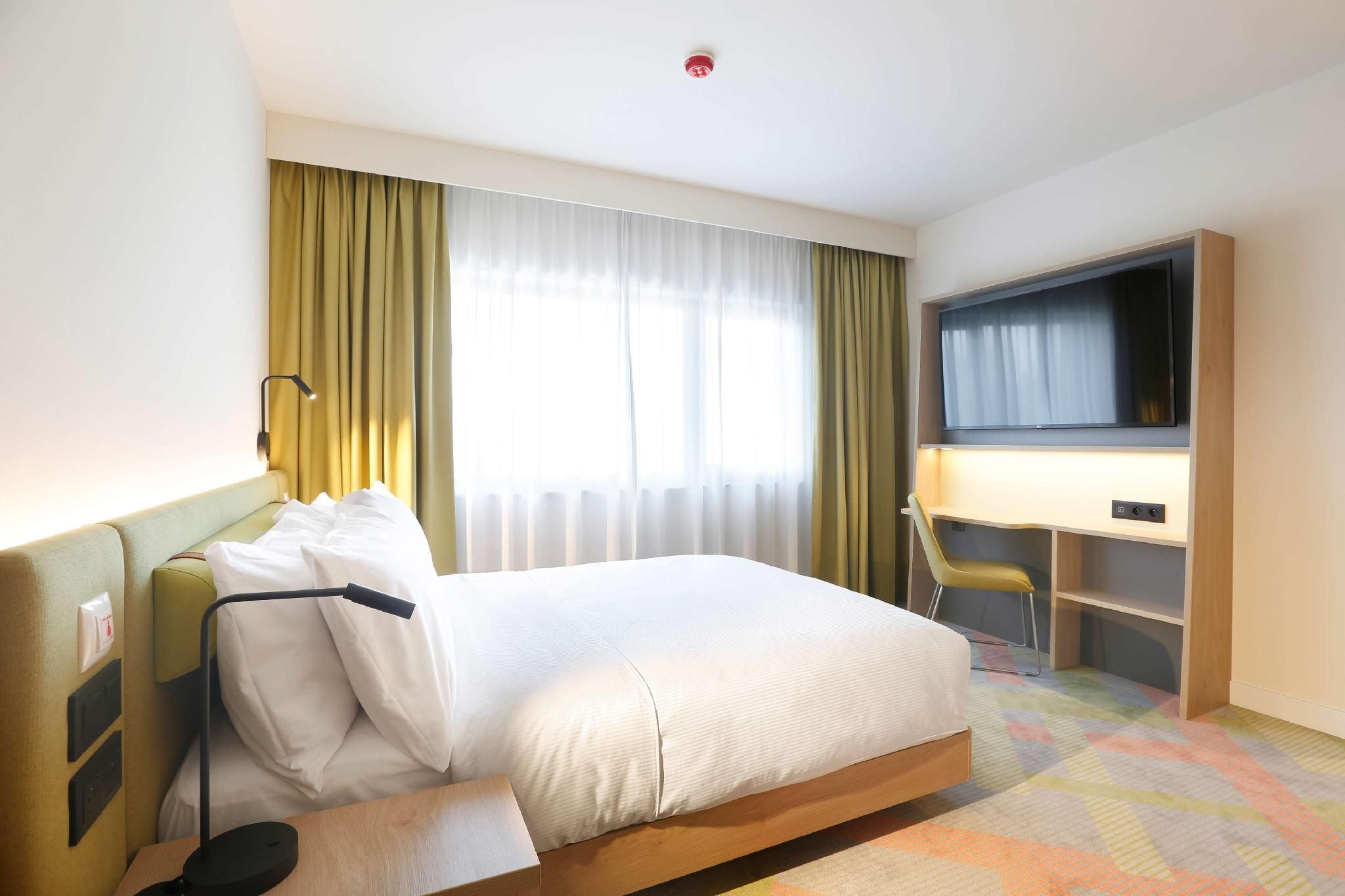 Queen Accessible Room