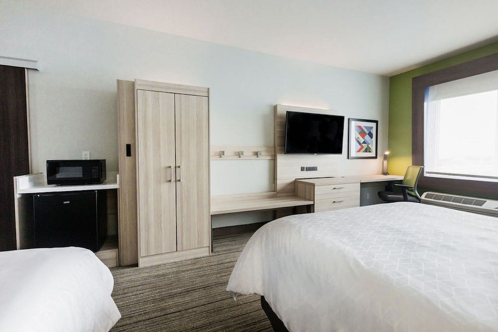 Suite, 2 Queen Beds, Mobility Accessible (Communications, Mobil, Roll-In Shower)