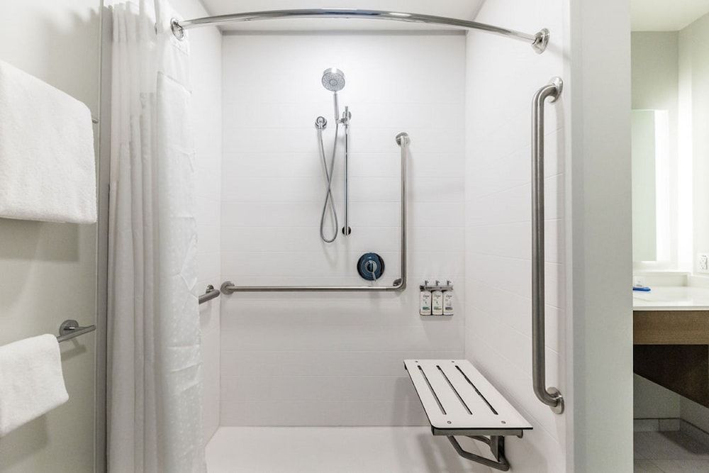 Suite, 2 Queen Beds, Mobility Accessible (Communications, Mobil, Roll-In Shower)