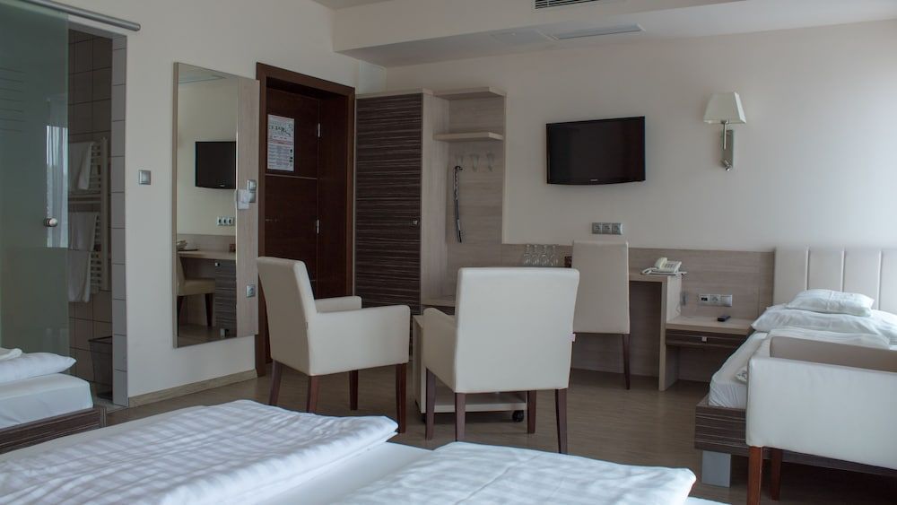 Gokart Hotel Standard Quadruple Room