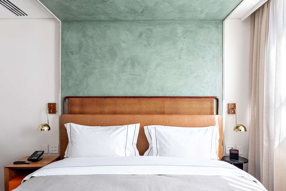 1 King Bed Premium Room