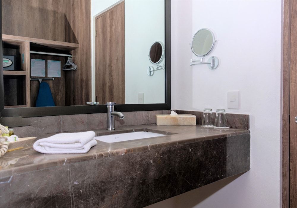 Coral Blue Huatulco All Inclusive Deluxe Room, Mountain View 3