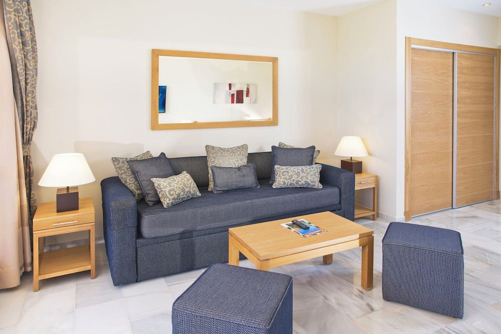 Grand Studio Suite, Terrace, Pool View