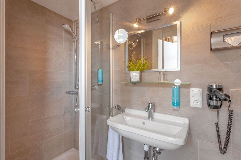 Strandschlösschen Double Room, Partial Sea View 6