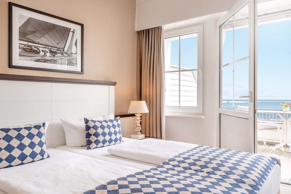 Strandschlösschen Double Room, Sea View 8