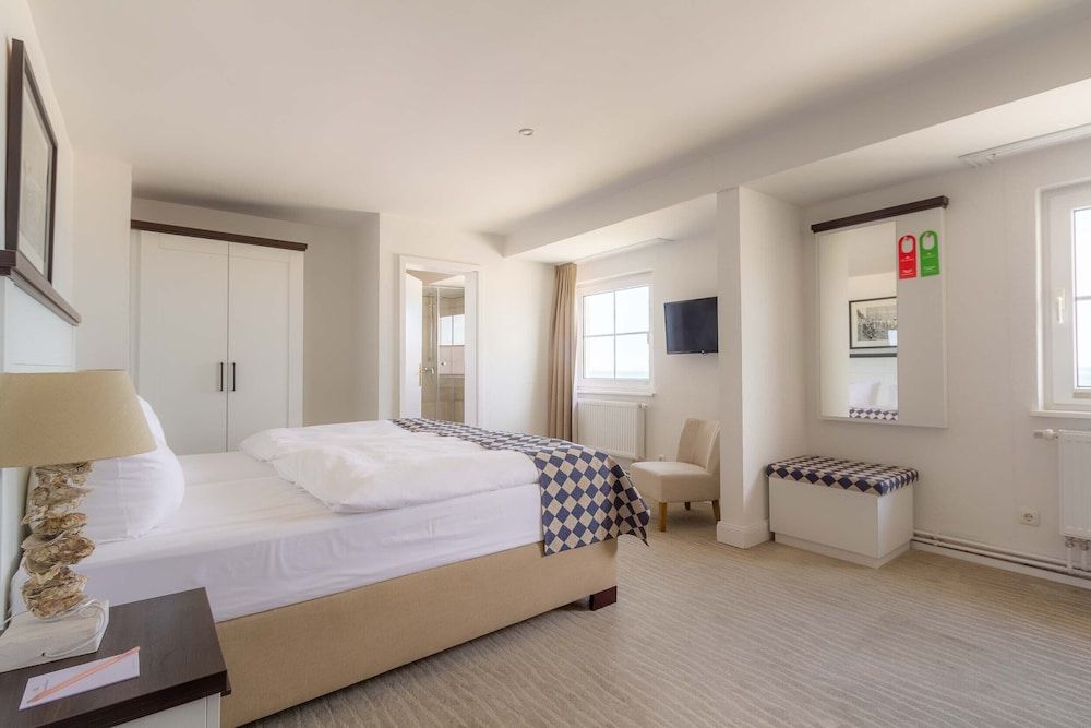 Strandschlösschen Double Room, Sea View 4