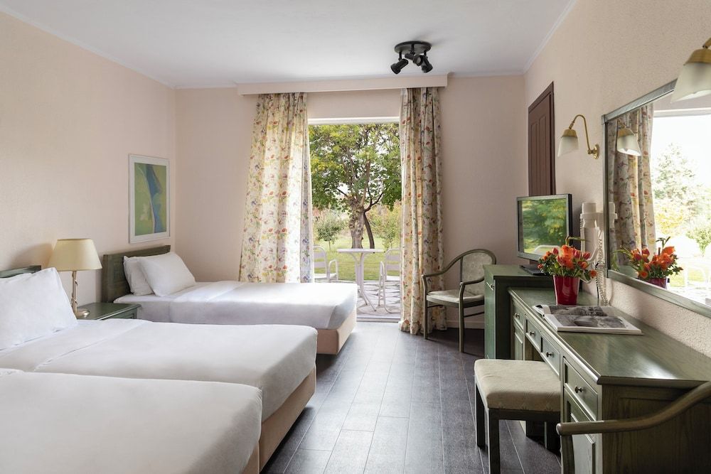 Amalia Hotel Meteora Interconnecting Twin rooms