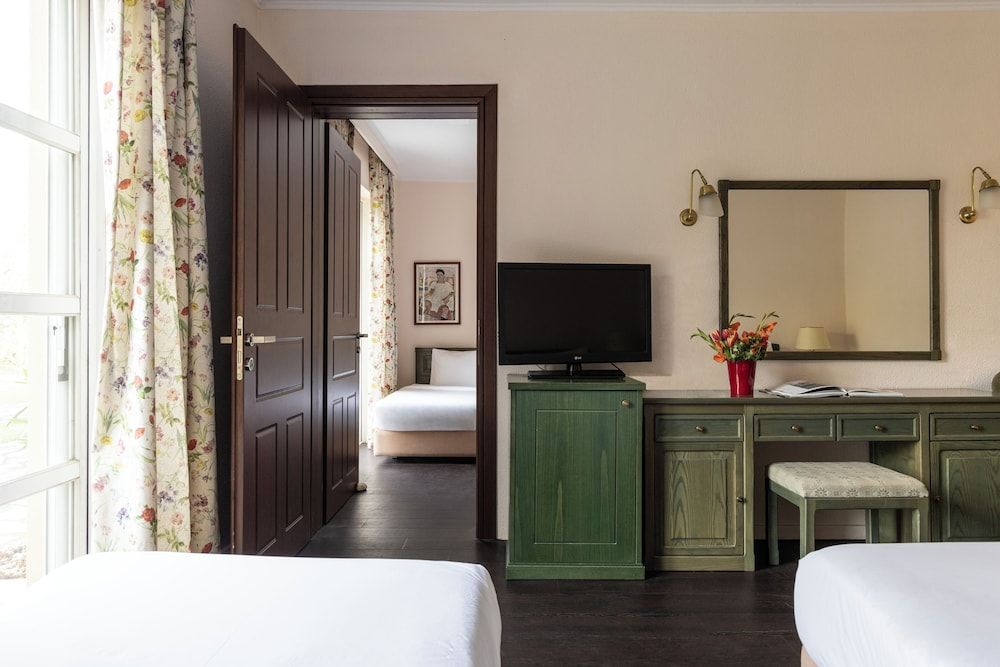 Amalia Hotel Meteora Interconnecting Twin rooms 4
