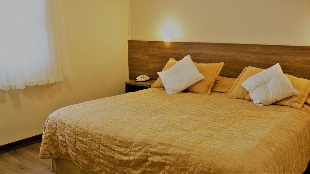 Quintuple room