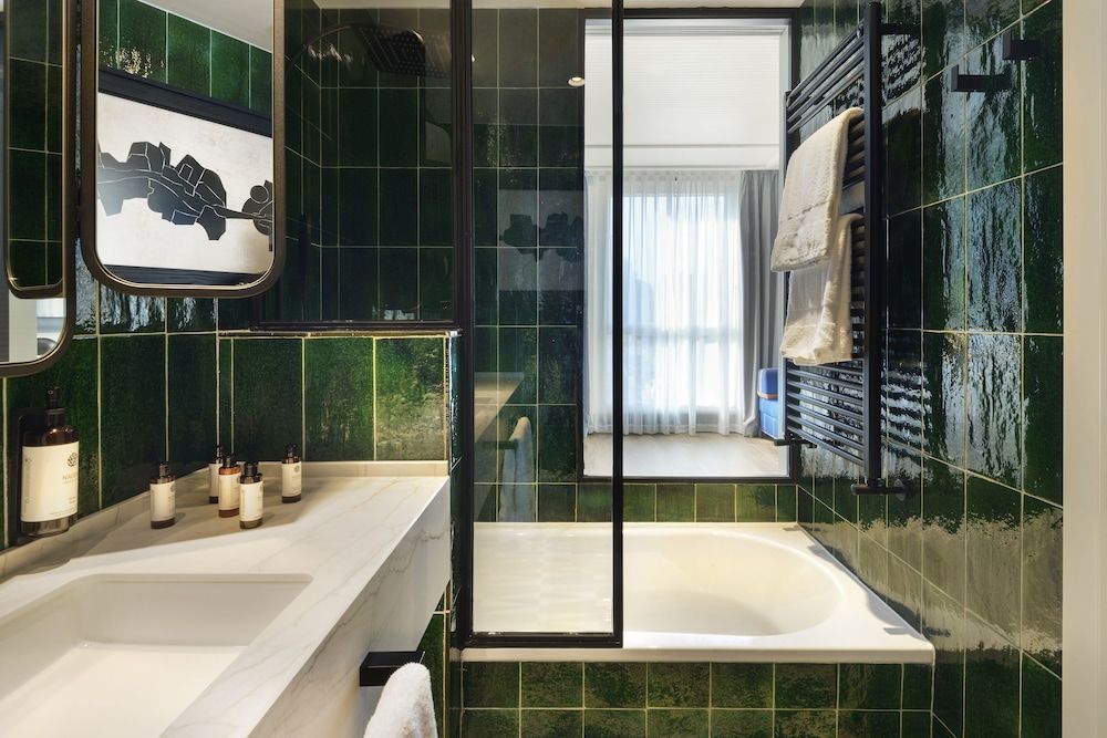 Hotel Tres Reyes San Sebastian Family Room 12