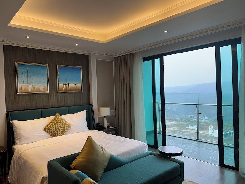 undefined FLC Halong Bay Golf Club & Luxury Resort 7