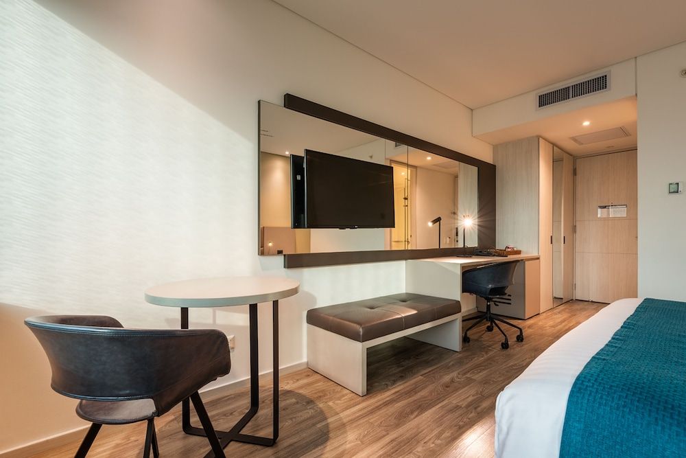 Estelar Square Standard Room, 1 King Bed 4