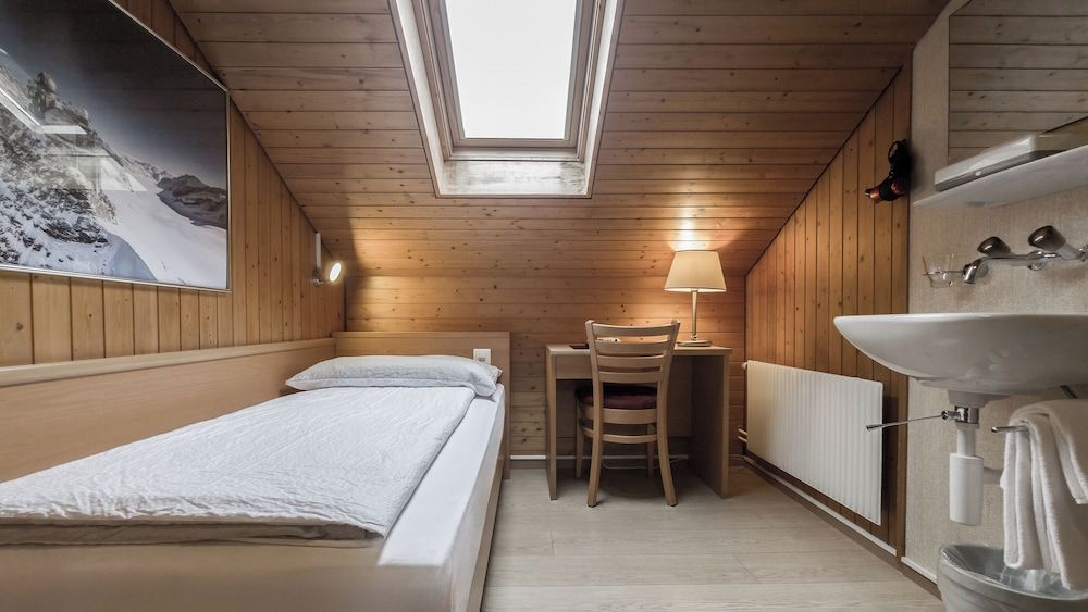 Basic Single Room, Shared Bathroom