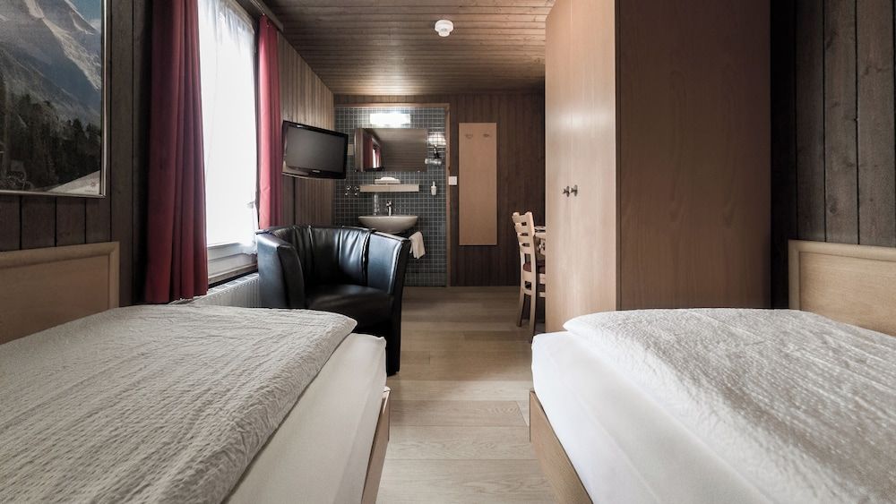 Hotel Rössli Basic Twin Room, Shared Bathroom 2