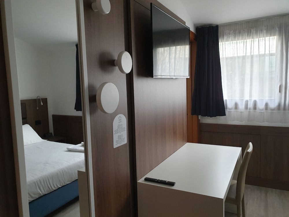 Albergo Delle Alpi Basic Room, 1 Double Bed 3
