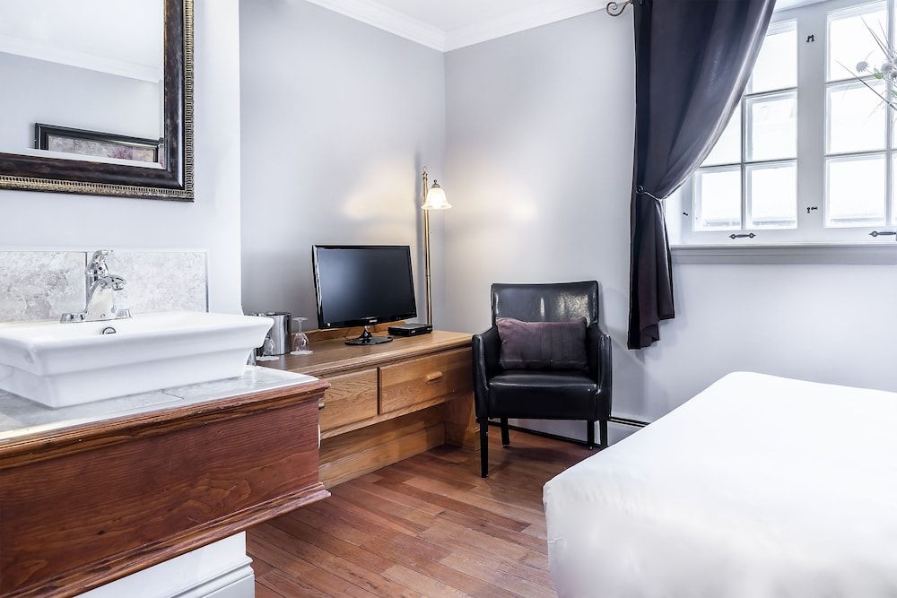 undefined Hotel Louisbourg